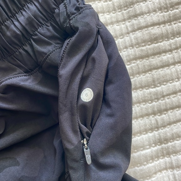 Lululemon 5in track that mid rise shorts- barely used - Picture 3 of 4